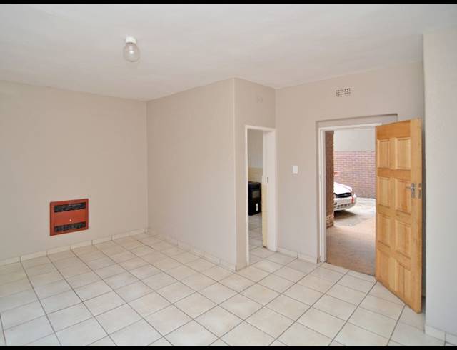 1 BEDROOM APARTMENT FOR SALE IN WINDSOR EAST